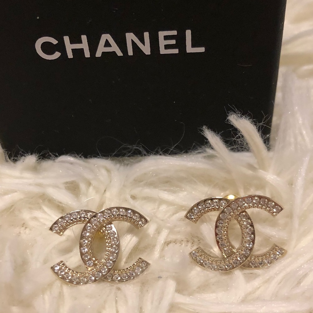 Chanel Earring (Free YSL Lipstick)